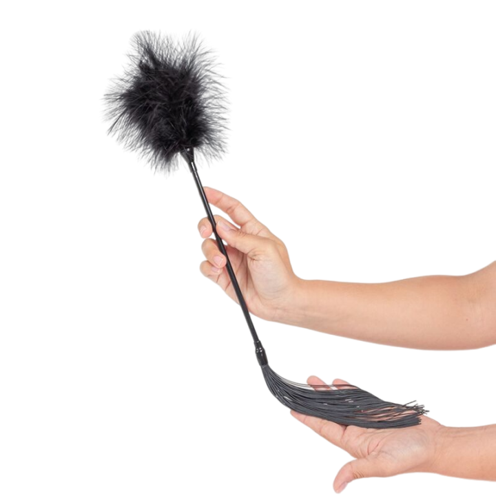 Duster + black whip
