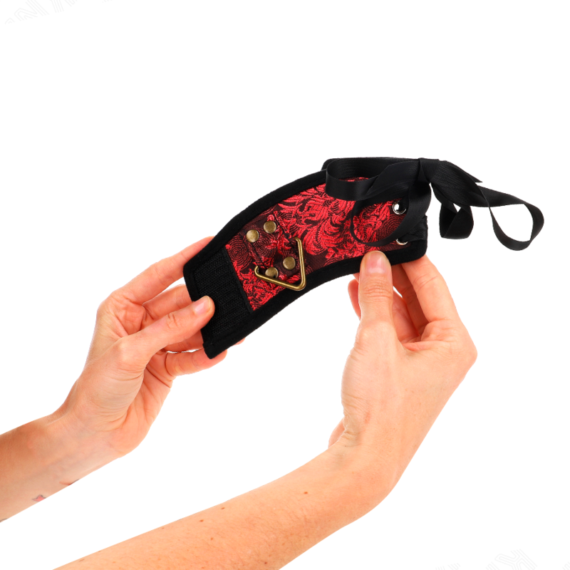 Scandal wristbands with red and black lace details 24.5 cm x 6.5 cm