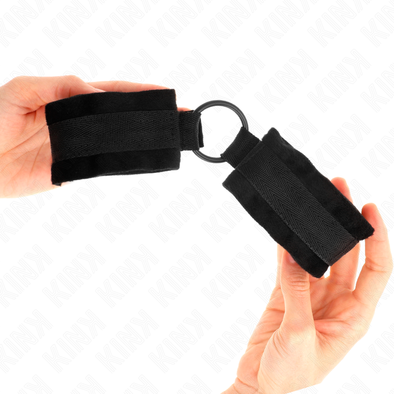 Beginner fur cuffs 25 cm with o-ring 4 cm black adjustable 15-25 cm