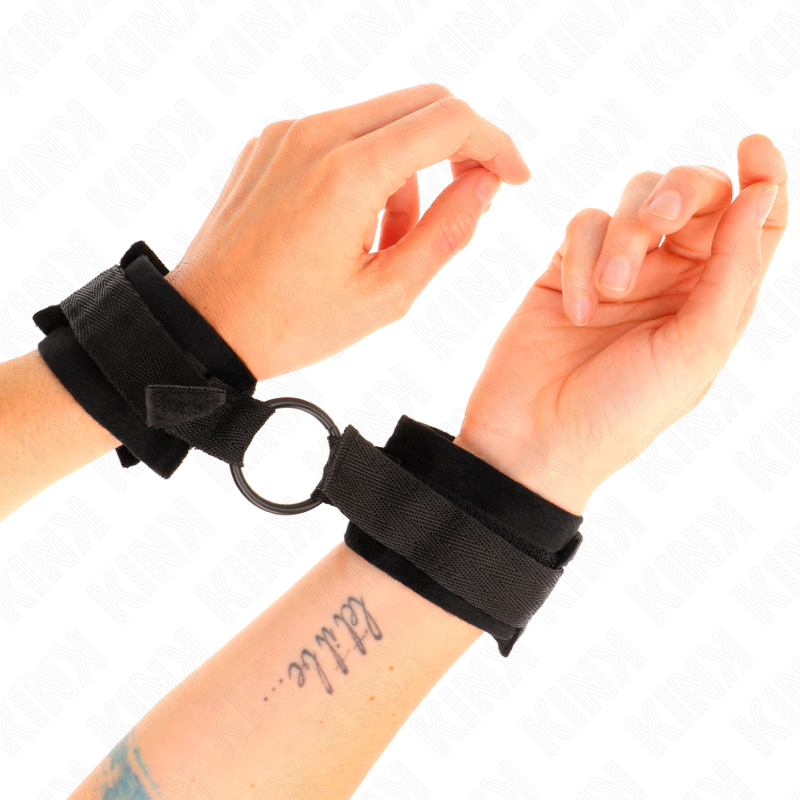 Beginner fur cuffs 25 cm with o-ring 4 cm black adjustable 15-25 cm