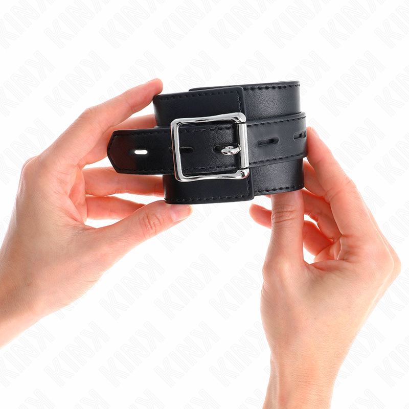Black wrist rest with adjustable black belt 17-28 cm x 6 cm