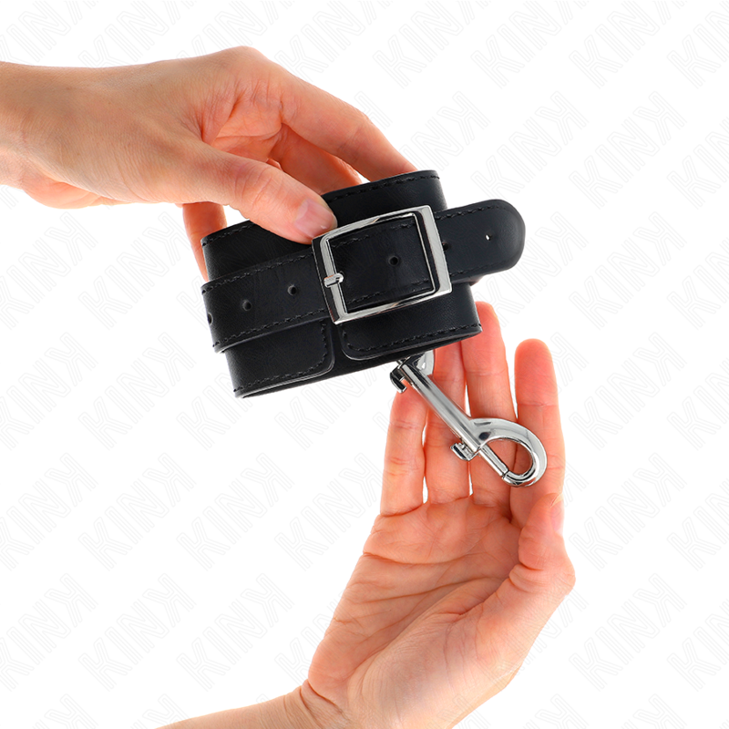Wrist braces - single row of black adjustable rivets 17-28 cm x 5 cm