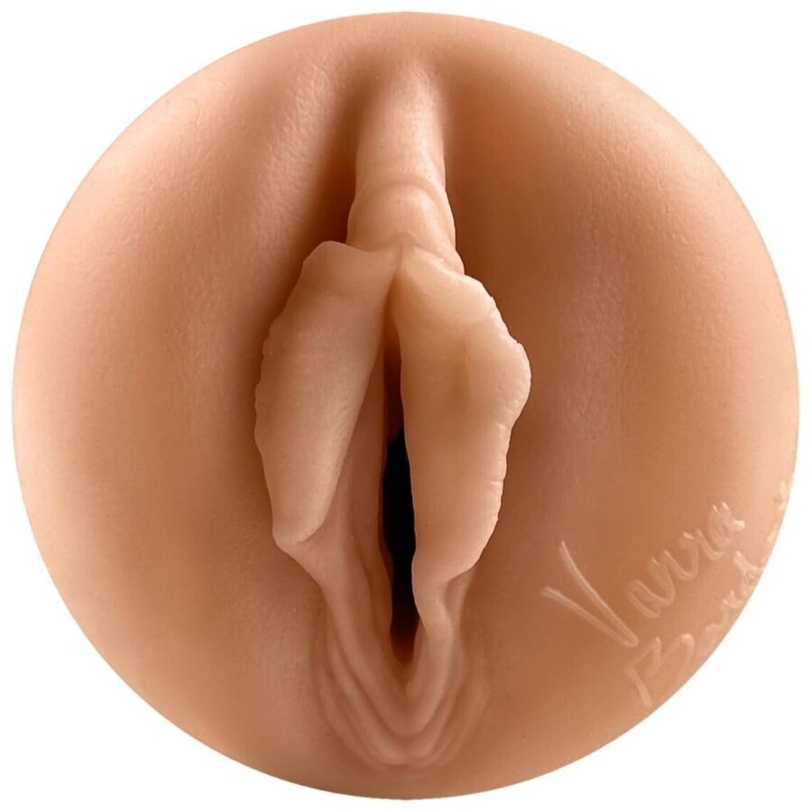 Vanna Bardot vagina