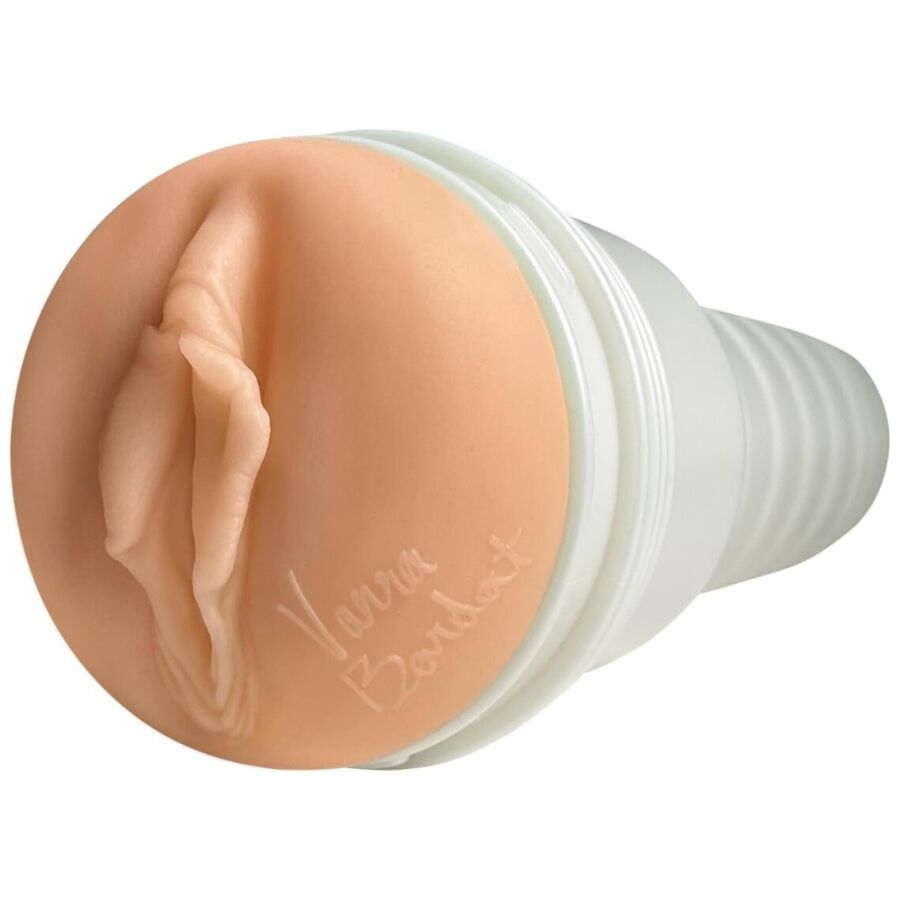 Vanna Bardot vagina
